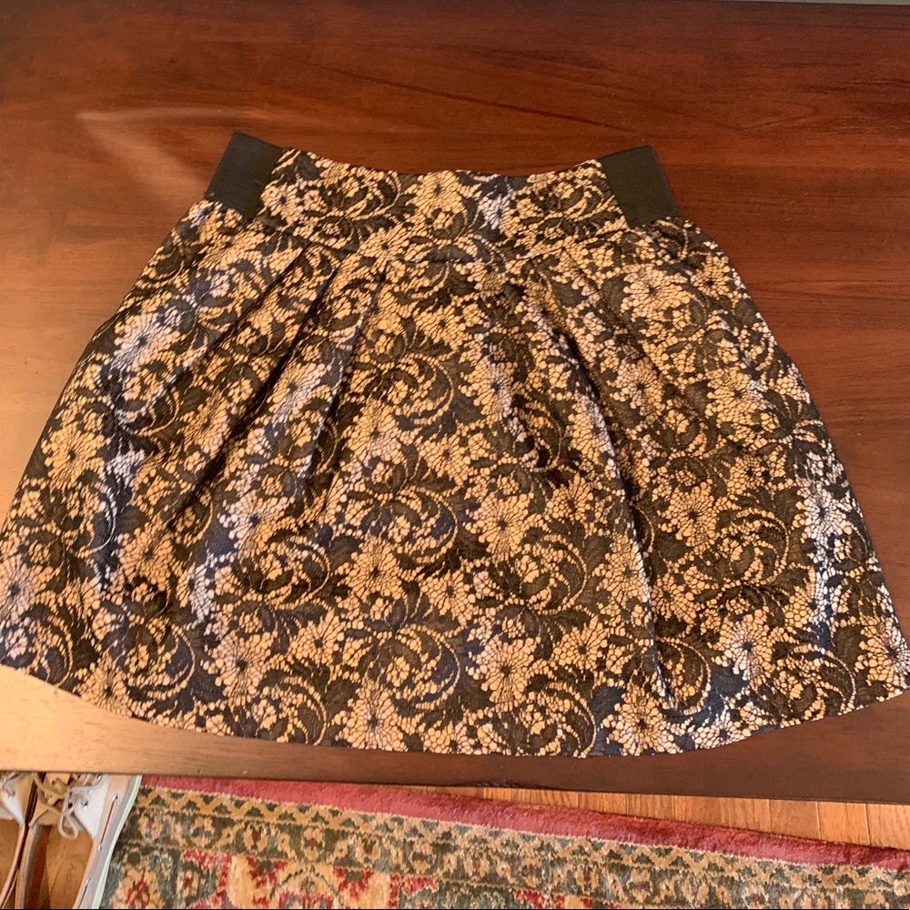 Lace mini skirt w/ pockets